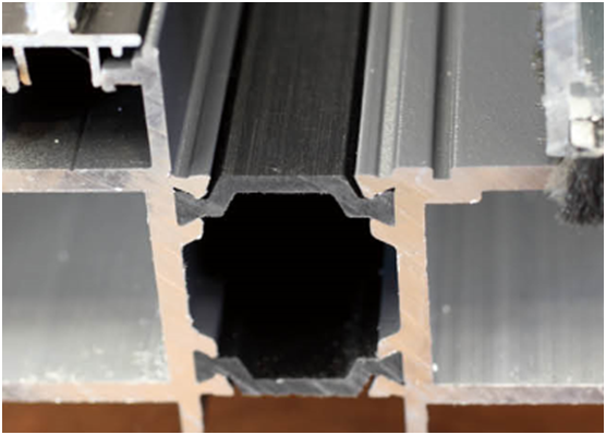 秋冬季節邁進 裕軒門窗想為你保暖防風