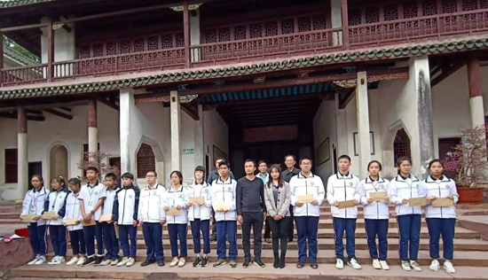 初冬送暖 君匠世家藝術壁材開展“梅州蕉嶺助學行”